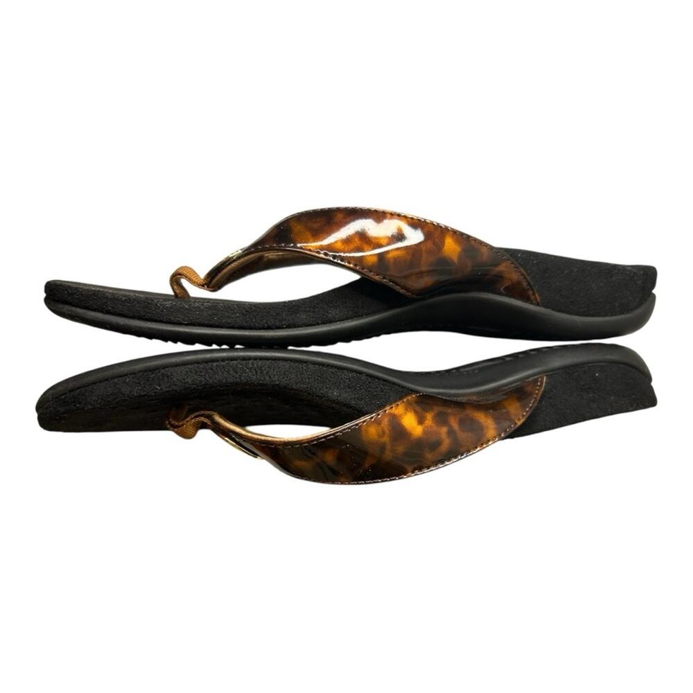 Vionic Hilda tortoise thong comfort sandals. Size 8 - Picture 2 of 6